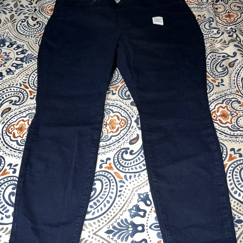 Dark blue NWT Old Navy Jegging!